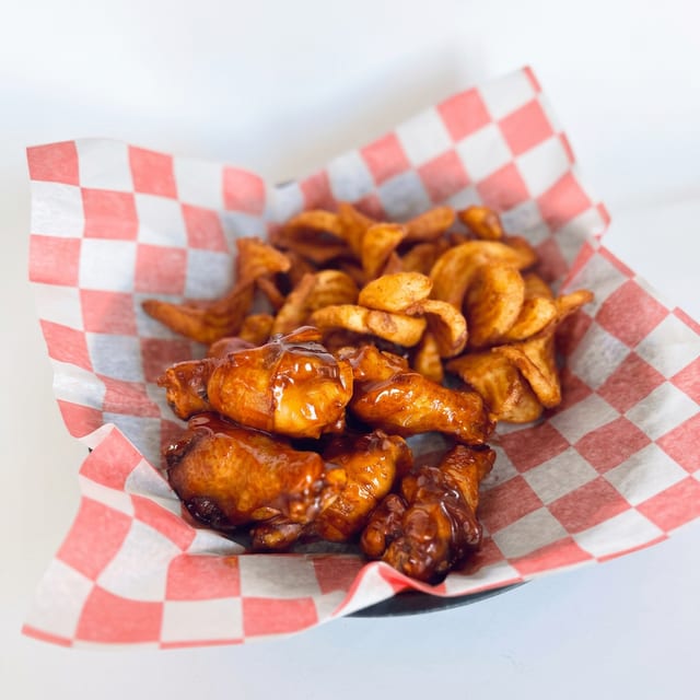 Traditional Wings - 6 Piece.